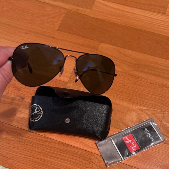 Ray-Ban Dark Frame Sunglasses - Picture 4 of 8